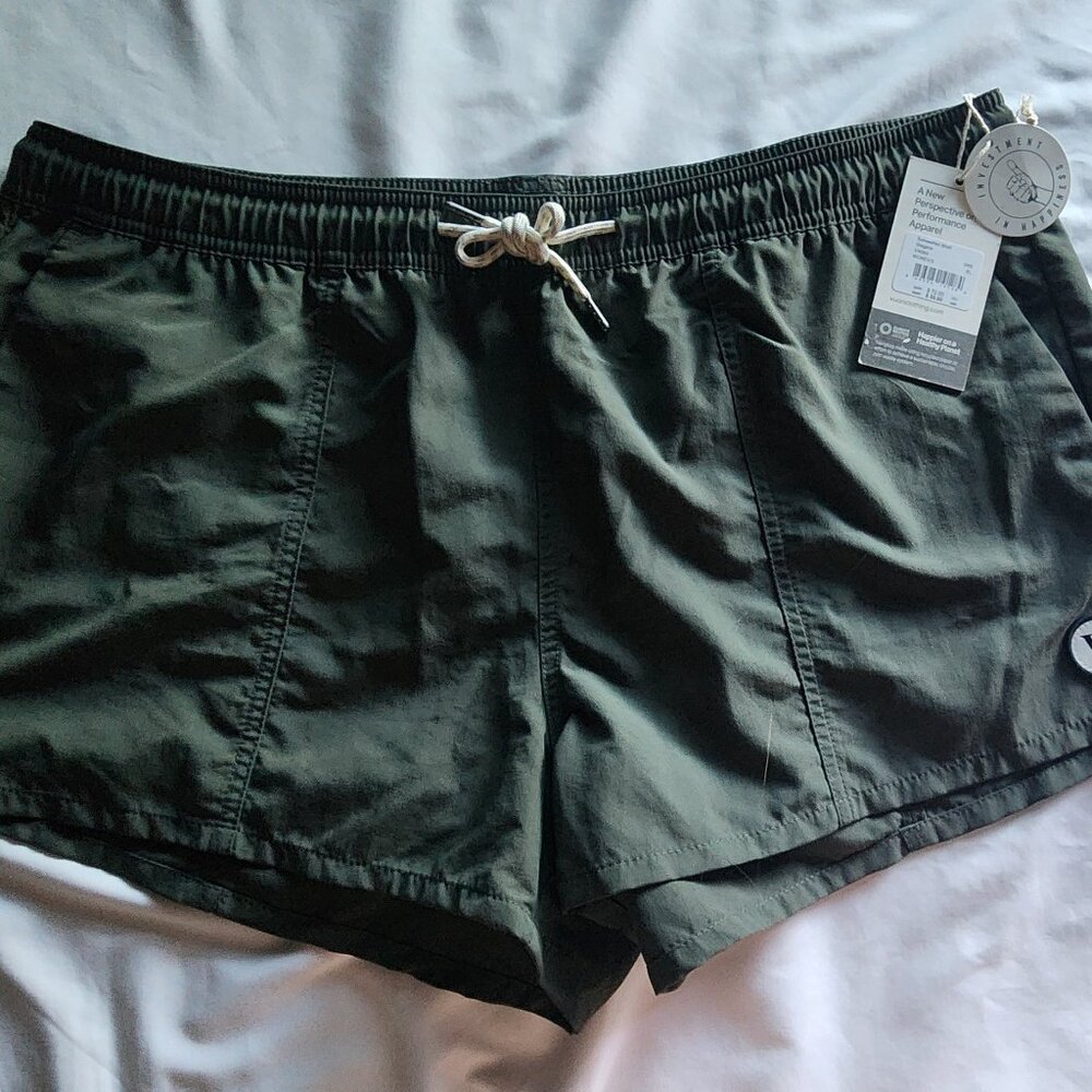 Vuori Sunwashed Short, Size XL (NWT)